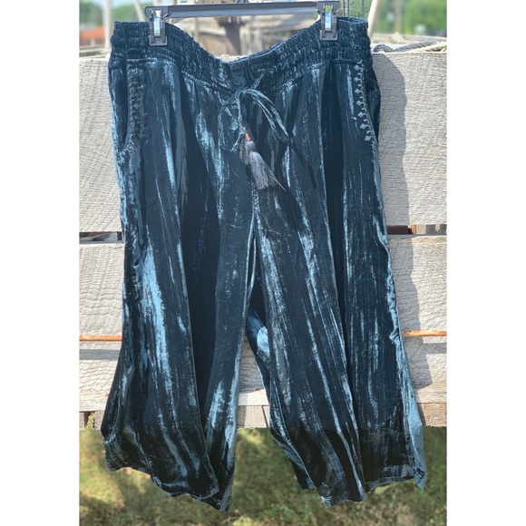 Velvet Gaucho Pants Tie - Picture 1 of 4